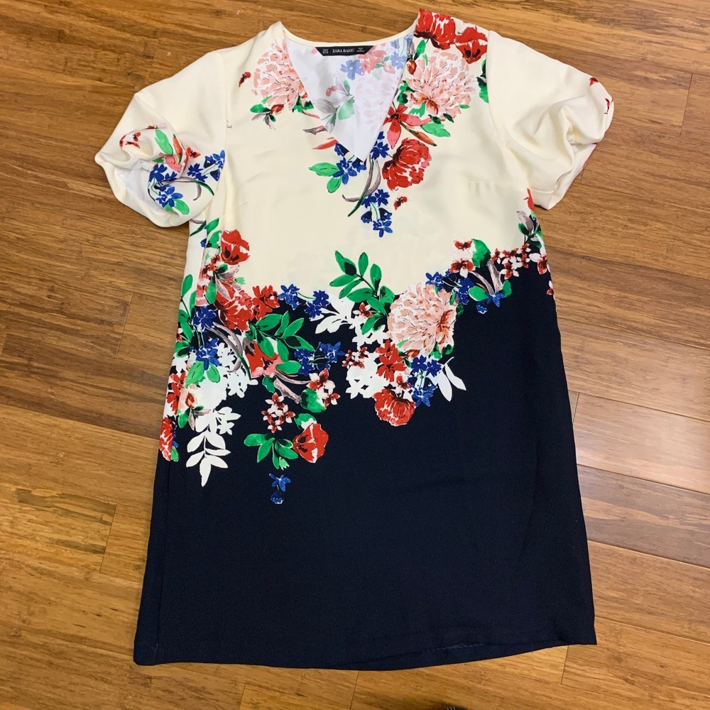 Zara Floral Print Dress Womens Size Medium V-Neck Short Sleeve Casual Dress